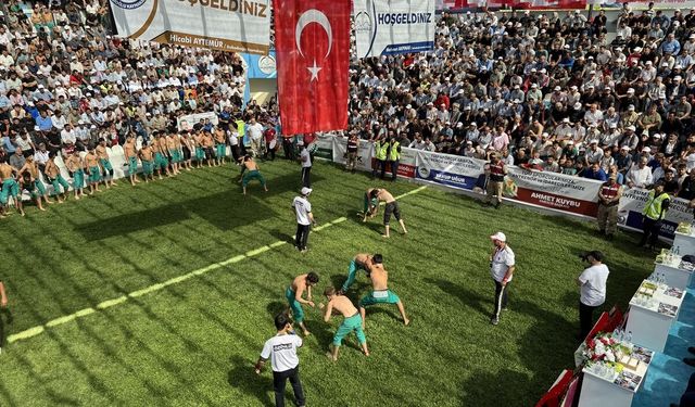 Kahramanmaraş'ta '30. Geleneksel Bertiz Boyalı Kısa Şalvar Güreş Festivali' düzenlendi