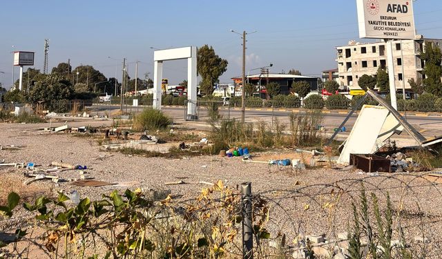 Hatay’da Konteynerler Kaldırıldı, Geride Çöp Yığınları Kaldı