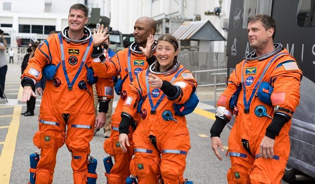 NASA'nın Artemis II misyonundaki iki astronot aktif görevlerinden ayrılıyor