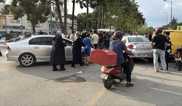 Osmaniye'de 2 otomobilin çarpıştığı kazada 3 kişi yaralandı