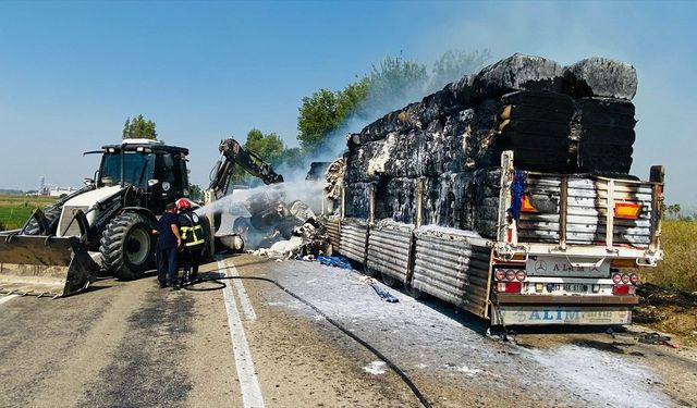 Osmaniye'de saman balyası yüklü tırda çıkan yangın söndürüldü
