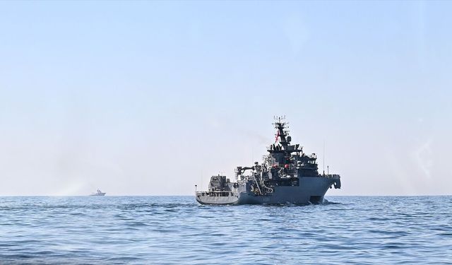 Silivri açıklarında batan gemi için arama çalışmaları hava ve deniz unsurlarıyla devam ediyor