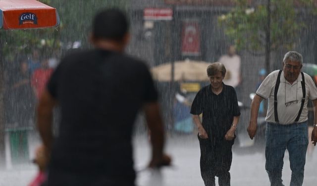 Yurdun bazı bölgeleri için kuvvetli yağış ve fırtına uyarısı