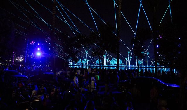 10. Uluslararası Adana Lezzet Festivali'nde dron ve lazer gösterisi sunuldu