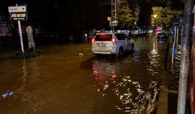 Adana'da sağanak etkili oldu
