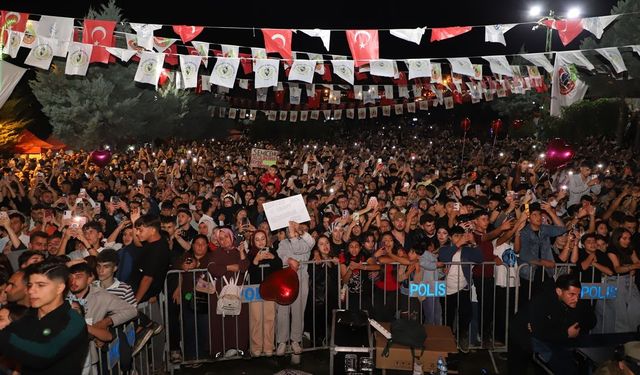 Hatay'da 10. Altınözü Zeytin Festivali Konserlerle Sona Erdi