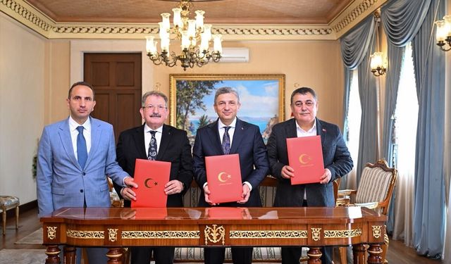 Antalya'da üç sağlık biriminin bir araya geleceği yeni sağlık tesisi için protokol imzalandı