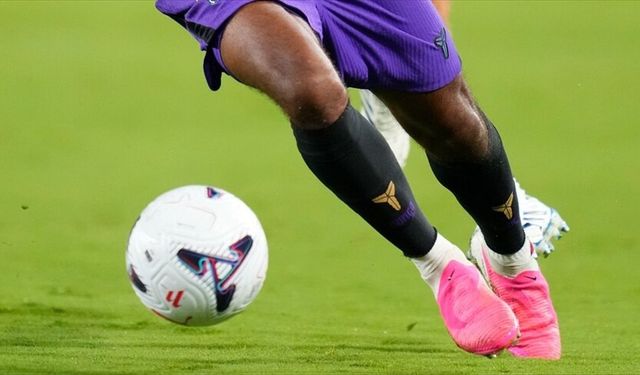 Barcelona ve Manchester City kayıpsız zirvede yer aldı
