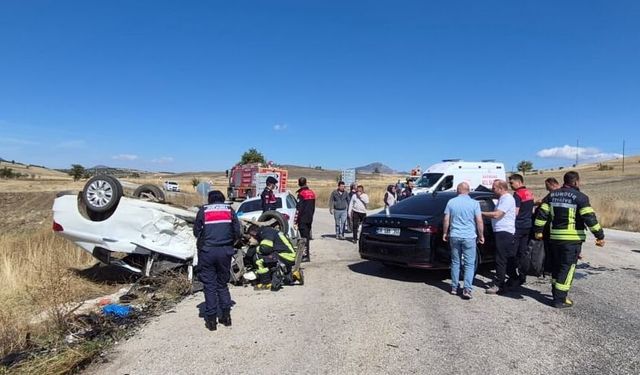 Burdur'da 3 aracın karıştığı kazada 1 kişi öldü 4 kişi yaralandı