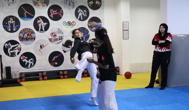 Eski milli tekvandocu sakatlıklarla yarım kalan spor kariyerini fizyoterapistlikle sürdürüyor