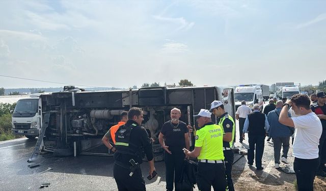 GÜNCELLEME 2 - Antalya'da midibüsün devrilmesi sonucu 17 kişi yaralandı