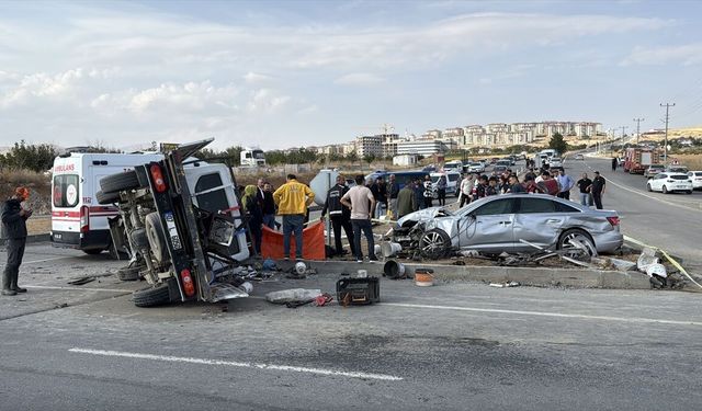 GÜNCELLEME - Kahramanmaraş'ta bir kişinin öldüğü trafik kazasında MHP Kahramanmaraş Milletvekili Karakoç ile 6 kişi yaralandı