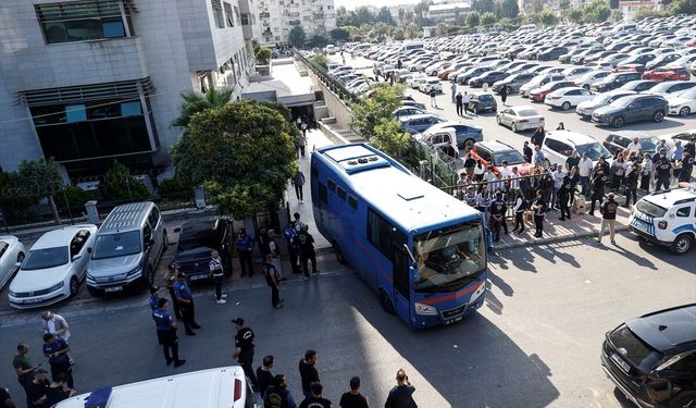 GÜNCELLEME - Mersin'deki yolsuzluk soruşturmasında Vahap Seçer ve 2 belediye başkanı dahil 34 zanlı tutuklandı