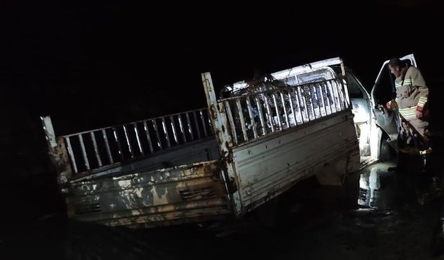 Hatay'da nehre düşen pikaptaki 2 kişi yaralandı