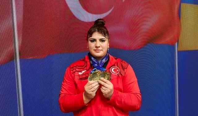 Milli halterci Tuana Süren, Avrupa Gençler Şampiyonası'nda 3 altın madalya elde etti