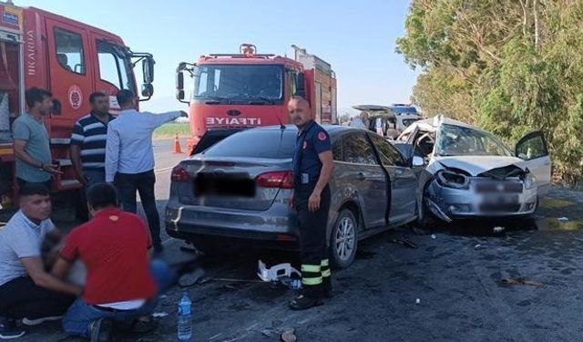 İki Otomobilin Karıştığı Kazada 1 Kişi Öldü 6 Kişi Yaralandı