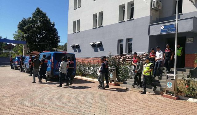 Yüksek gerilim hattı direklerini çalan 5 şüpheli yakalandı