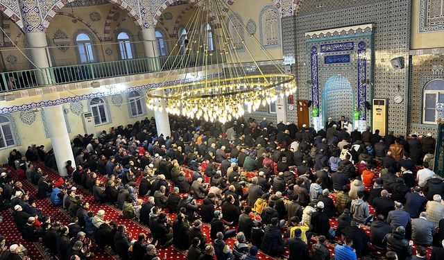 Hatay'da sabah namazında şehitler ve Gazze'de hayatını kaybedenler için dua edildi