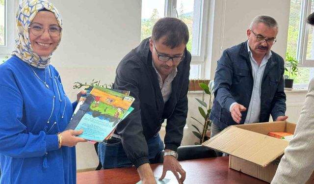 Kütahya’dan Kırıkhan’a Kitap Bağışı