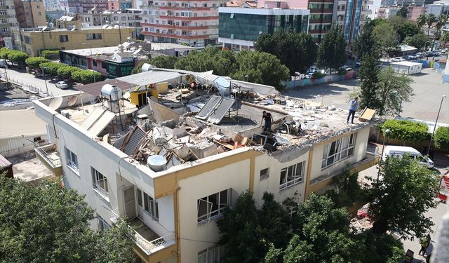 Patlama meydana gelen bina ve çevresinde hasar oluştu