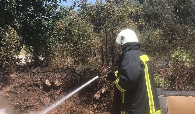 İskenderun'da çalılık alanda çıkan yangın söndürüldü