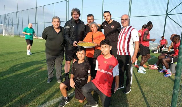 Amigo Songül'den Futbolculara Baklava Ziyafeti