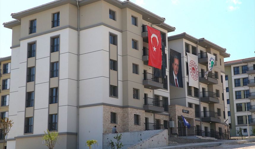 Hatay'da depremzedeler yuvalarına yerleşmeye başladı