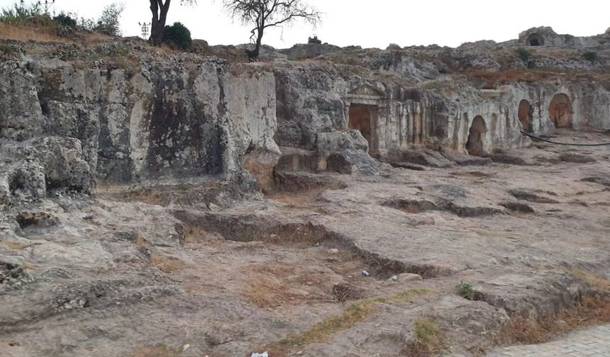 Yunushan’da Roma Nekropolü Keşfi: Tarihin Gizemli Yüzü Ortaya Çıkıyor