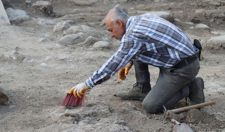 Antakya Antik Hipodrom'un çevresindeki kalıntılarda eski depremlerin izleri araştırılıyor