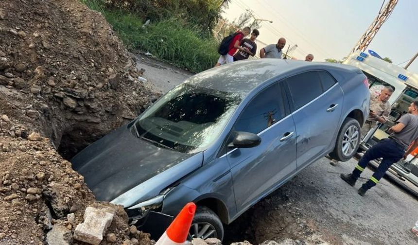 Çukura Düşen Otomobilin Sürücüsü Yaralandı!