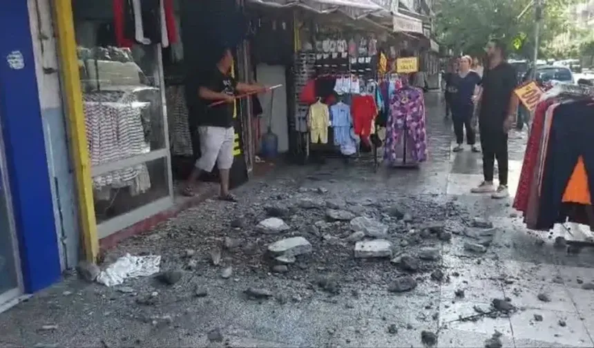 İşyerinin Tavanı Çöktü Faciadan Dönüldü