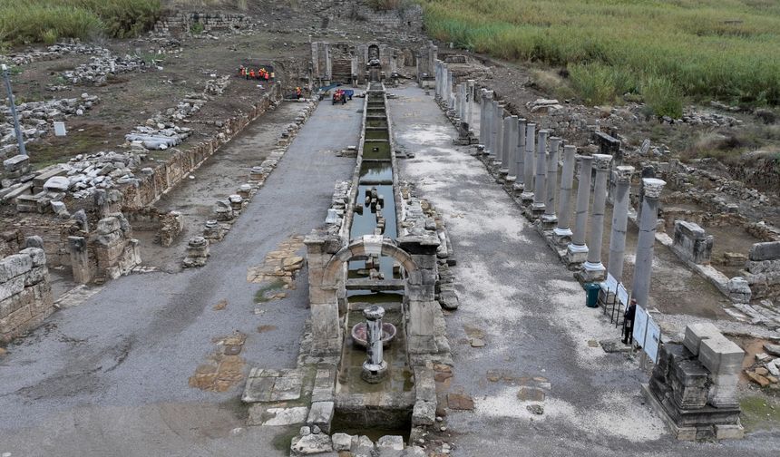 Perge'deki Antik Kestros çeşmesinden 1800 yıl sonra su akmaya başladı