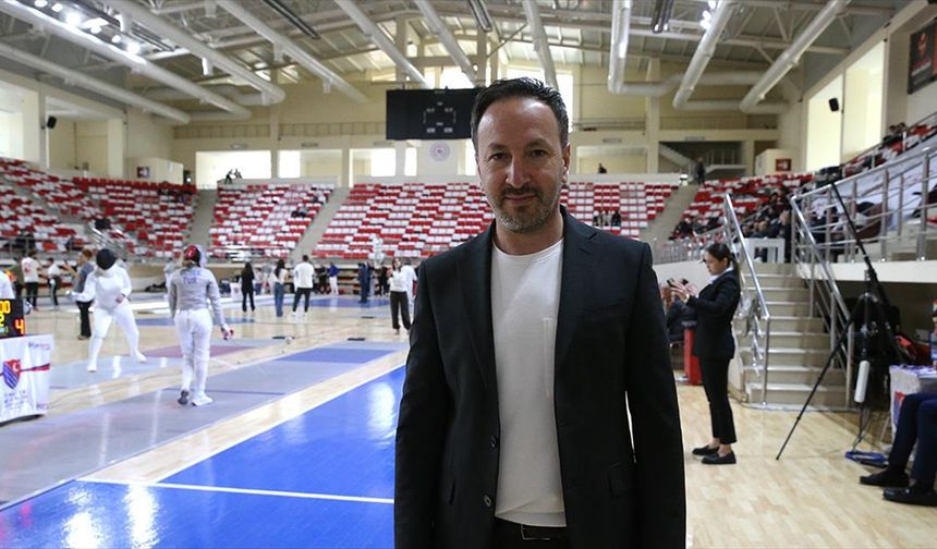 Genç milli eskrimciler Dünya Şampiyonası'nda madalya için kılıç sallayacak