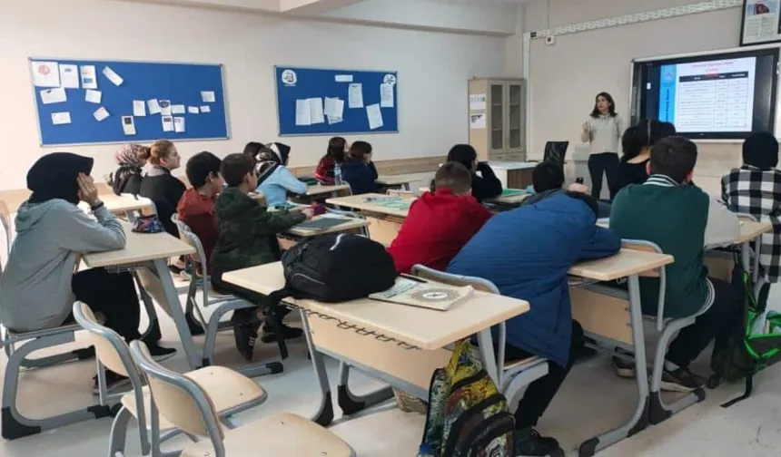 Lisede Zorunlu Eğitim Kısalıyor mu? Yeni Model Hatay Gündeminde!