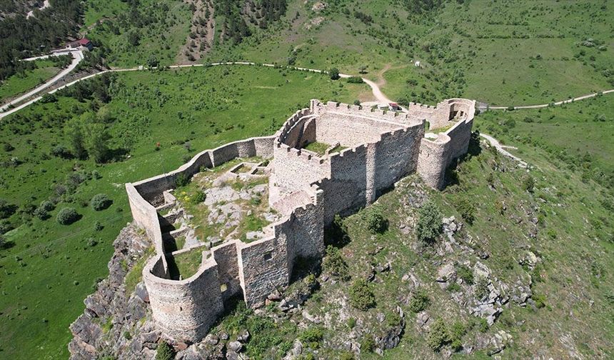Gümüşhane'de tarihi kalelere ulaşımı sağlayan yollarda çalışma başlatıldı