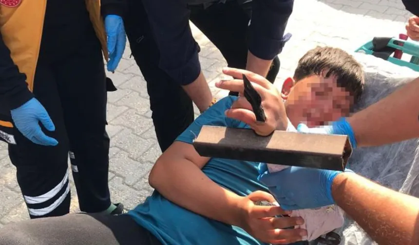 Hatay'da Korkuluk Demiri Çocuğun Eline Saplandı