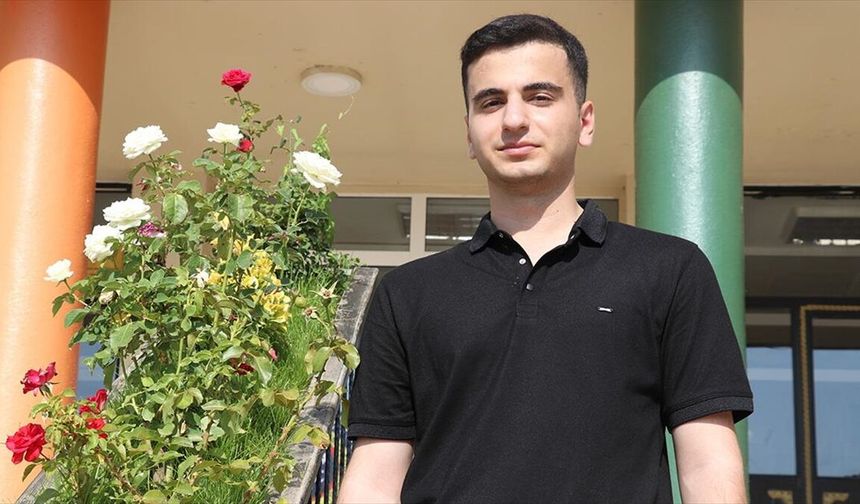 AYT sayısal alanda tam puan alan Ağrılı Onur, başarısını düzenli çalışmaya borçlu