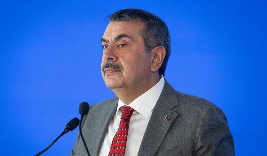 Laiklik Bildirisi’ne İmza Atanlara Dava: Yusuf Tekin’den Sert Çıkış