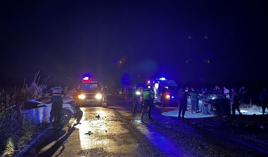 Balıkesir'de zincirleme trafik kazasında 3 kişi hayatını kaybetti, 6 kişi yaralandı