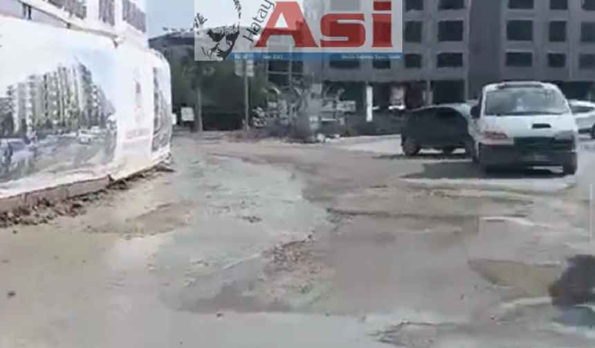 Hatay’ın Merkez İlçelerinde Yol Çilesi Bitmiyor!