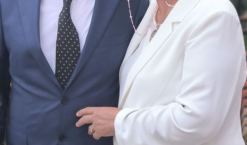 Isparta'da emekli öğretmen çift 50 yıl sonra nikah tazeledi