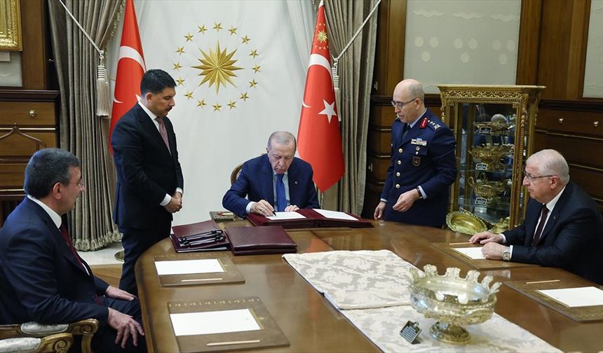 YAŞ kararları açıklandı: Genelkurmay Başkanlığına Orgeneral Selçuk Bayraktaroğlu atandı