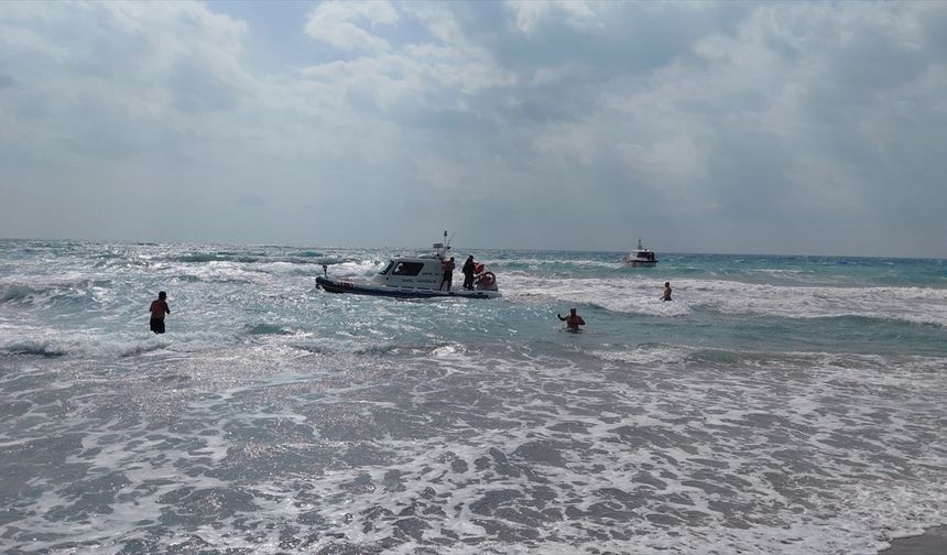 Hatay'da Denize Giren 2 Kardeşten 1'i Boğuldu