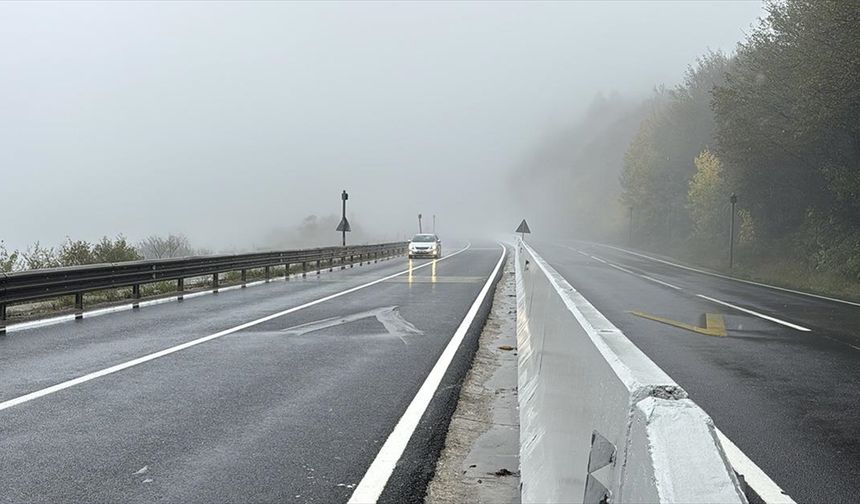 Bolu Dağı'nda sis ve sağanak etkili oluyor
