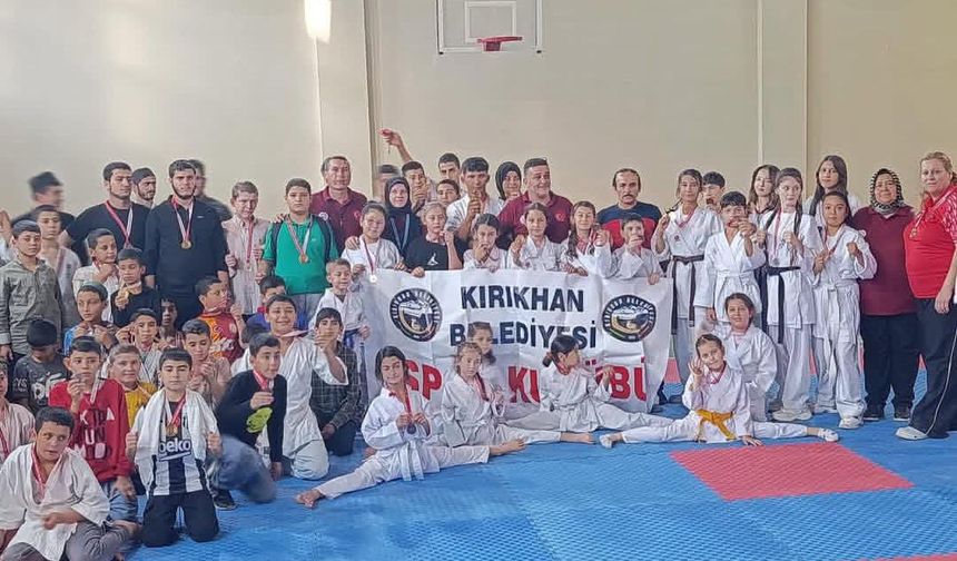 Kırıkhanlı Sporcular Hatay Şampiyonası’nda Zirvede!