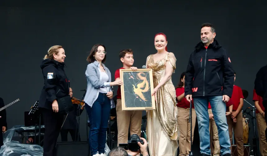 Candan Erçetin Hatay’da Kalplere Dokundu