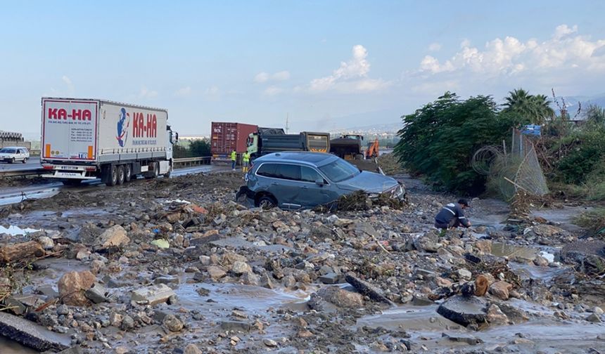 Hatay’da Aşırı Yağış Sonrası Ulaşım Engeline Bakanlık Açıklaması!