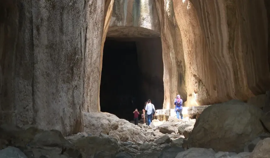 Titus Tüneli Ziyaretçi Akınına Uğruyor!