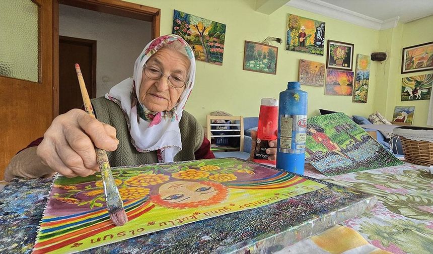 70'inde resimle tanışan Makbule teyze, 89 yaşında üretmeye devam ediyor