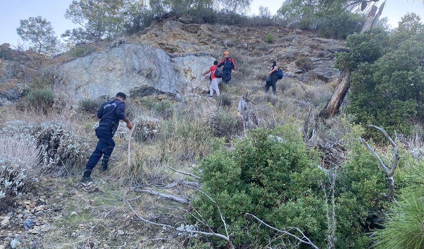 Antalya'da dağda mahsur kalan kişi kurtarıldı
